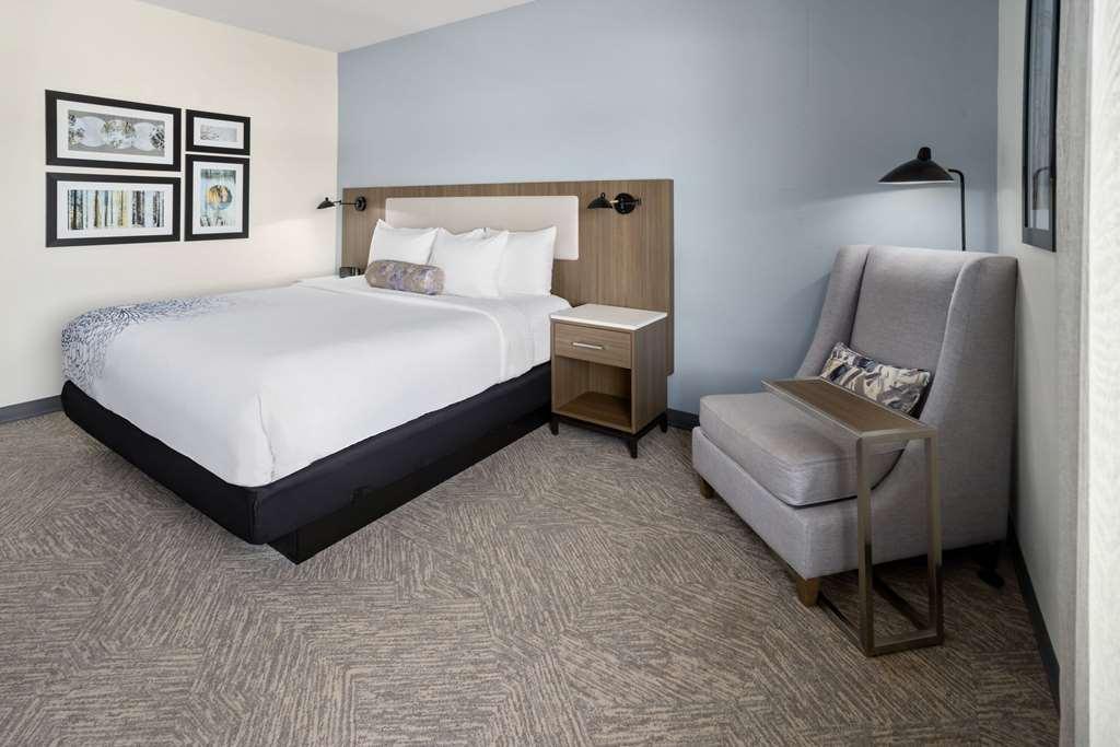 La Quinta Inn & Suites By Wyndham Locust Grove Room photo